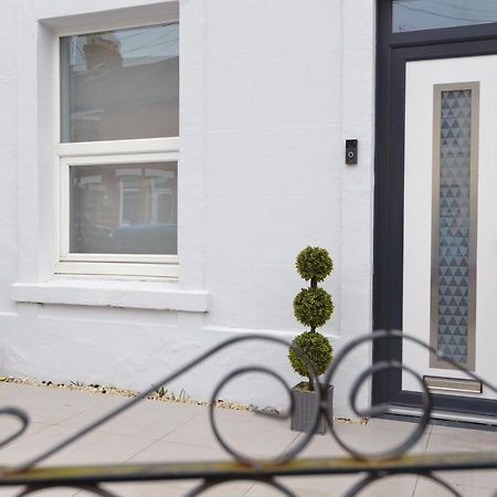 Outstanding Modernised 3/4 Double Bedroomed House Littlehampton Bagian luar foto