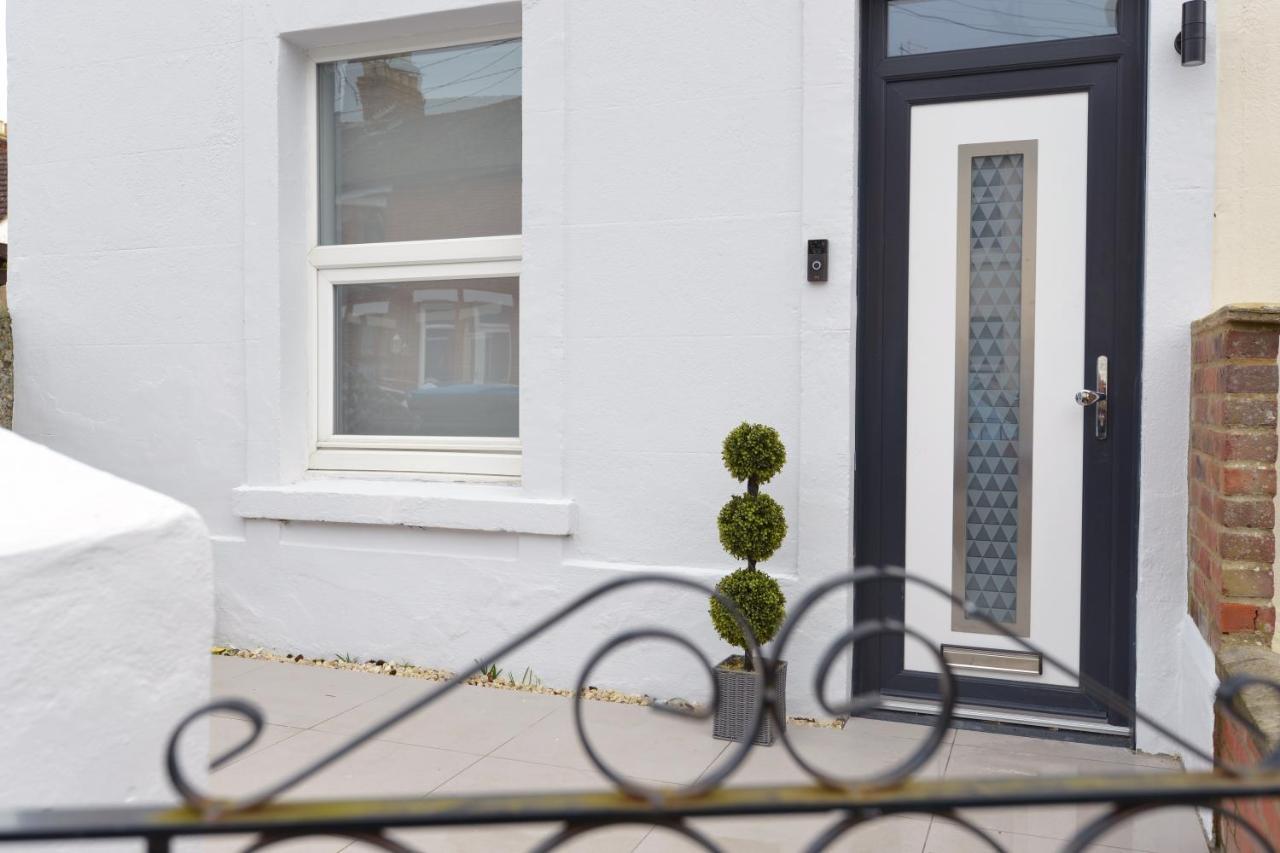 Outstanding Modernised 3/4 Double Bedroomed House Littlehampton Bagian luar foto